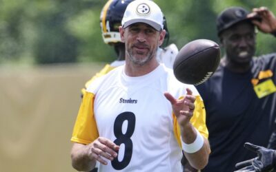 Steelers take a chance on Aaron Rodgers to end playoff drought