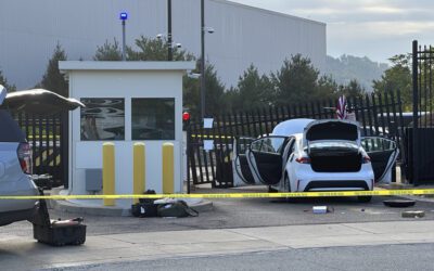 Driver rams car into FBI building gate in Pittsburgh and leaves behind an American flag